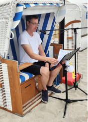 Was kann es sch�neres geben, als eine Lesung im Strandkorb?